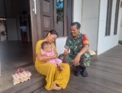 Babinsa Tamban Turun Tangan: Beri Nutrisi untuk Anak Penderita Gizi Buruk di Jelapat Baru