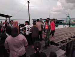 Babinsa Koramil 1203-08/Pulau Maya Bersama Kapolsek PMK Bantu Evakuasi Pasien Rujukan Menggunakan Speed Boat