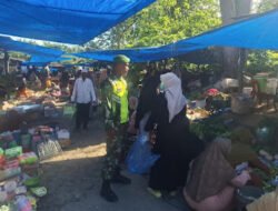 Korem 012/TU Laporkan Babinsa Lakukan Cek Harga dan Ketersediaan Sembako di Pasar Desa Lipat Kajang Bawah