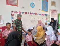 Babinsa Koramil 01/Jaya Dampingi Vaksinasi Tetanus untuk Siswa SDN 1 Jaya
