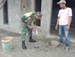 Peran Aktif Babinsa Koramil 01/Sungaimas Bantu Bangun Rumah Warga Desa Binaan
