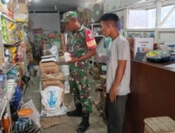 Babinsa Aceh Jaya Pantau Harga Sembako di Pasar Kecamatan Jaya