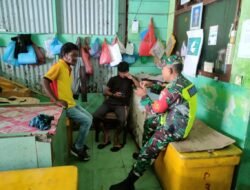 Babinsa Koramil 01/Simtim Gelar Komsos dengan Pedagang Ikan, Jajaran Korem 012/Teuku Umar Ajak Jaga Kebersihan Pasar