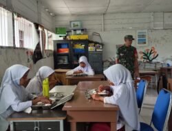 Babinsa Pantau Penyaluran Makanan Bergizi untuk Siswa SDN 2 Aceh Jaya