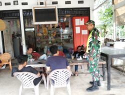Babinsa Koramil 01/Sungaimas Jalin Komunitas Sosial dengan Warga di Desa Binaan