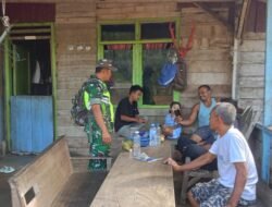 Babinsa Setia Bakti Ajak Warga Tingkatkan Kewaspadaan Terhadap Bencana Banjir dan Longsor