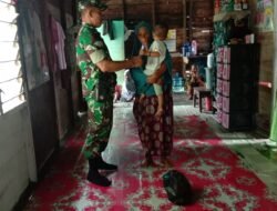 Babinsa Anjir Pasar Giat Komsos, Pererat Silaturahmi dengan Warga