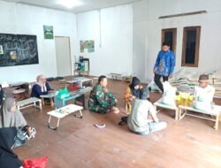 Dua Periode CPP Bantuan Pangan Diberikan di Sungai Telan Muara, Dampingi Babinsa Koramil Tabunganen