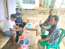 Babinsa Koramil 11/Simpang Hilir Pererat Silaturahmi Lewat Komsos di Dusun Pangkalan Tawa