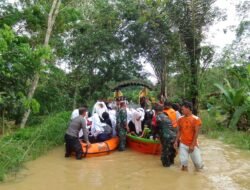 Banjir Akibat Curah Hujan Tinggi, Aparat Gabungan Amankan Aktivitas Warga Juai