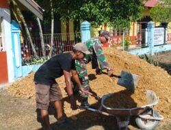 Babinsa Koramil 03/Setia Bakti Bantu Pembangunan Kamar Mandi SDN 3 Setia Bakti