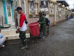 Koramil 1001-10/Babirik Gelar Karya Bakti Antisipasi Batingsor di Desa Sungai Luang Hilir