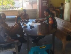Babinsa Koramil Setia Bakti Komsos dengan Kades Bahas Program Akhir Tahun