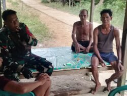 Bangun Kedekatan dengan Warga, Babinsa Koramil 1203-10/Sandai Laksanakan Komsos di Desa Benua Krio