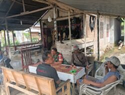 Babinsa Koramil 05/Panga Jalin Silaturahmi dan Bahas Keamanan Wilayah Bersama Warga Ladang Baro