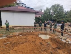 Babinsa Koramil Tumbang Titi Dampingi Dandim 1203/Ketapang Cek Progres Pembangunan KDMP di Desa Mahawa