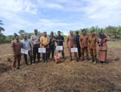Babinsa dan Bhabinkamtibmas Dampingi Penanaman Jagung Perdana Program Ketahanan Pangan di Krueng Beukah