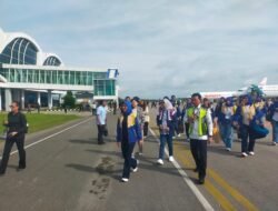 Satgas Korpasgat Pastikan Kedatangan Rombongan Seruni KMP di Bandara Mopah Merauke Lancar
