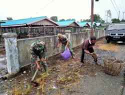 Koramil Belawang Bersihkan Pasar dan Selokan, Cegah Banjir dan Wabah Penyakit