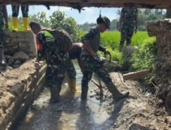Prajurit Yonif 117/Ksatria Yudha Bangun Jembatan Armco di Aceh Tamiang