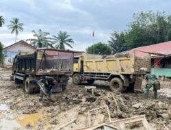 Prajurit Korem 012/TU Laksanakan Karya Bakti Bersihkan SDN 2 Rantau Pauh