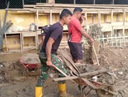 Prajurit Jajaran Korem 012/TU Bersihkan Lingkungan MIN 4 Kuala Simpang