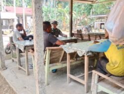 Babinsa Posramil Darul Hikmah Laksanakan Komsos dengan Warga Desa Pajar
