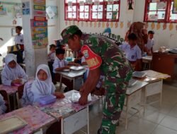 Babinsa Koramil 01/Jaya Pantau Distribusi Makanan Bergizi di SD Negeri 1 Jaya