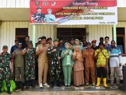 Kunjungan Dandim 1707/Merauke Diwarnai Penyerahan Sembako kepada Tokoh Masyarakat