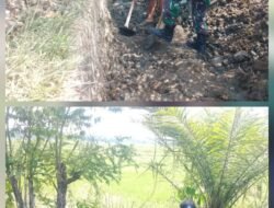 Semangat Gorong Babinsa Koramil 02/Woyla, Membuat Parit Bersama Warga di Wilayah Binaan