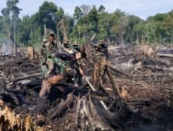 Jajaran Korem 012/TU Lanjutkan Pemadaman Karhutla Memasuki Hari Ketiga