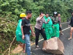 TNI–Polri Amankan Jalur Longsor Trans Ende–Bajawa di Nangaroro