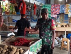 Babinsa Lakukan Pengecekan Pasar, Harga Sembako di Kecamatan Jaya Masih Stabil