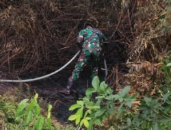 Jajaran Korem 012/Teuku Umar Terus Siaga Padamkan Karhutla Lahan Gambut di Aceh Barat