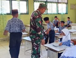 Pemantauan Babinsa Jamin Kelancaran Distribusi Makanan Bergizi di MIN 1 Jaya