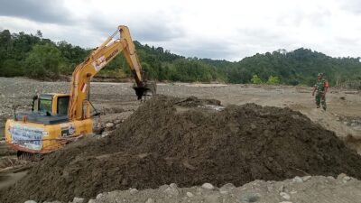 Jajaran Korem 012/TU Bersama Kodim 0105/Abar Normalisasi Alur Sungai Pascabanjir