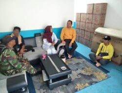 Pererat Kedekatan di Wilayah Binaan, Babinsa Koramil 1203-08/Pulau Maya Laksanakan Komsos di Desa Satai Lestari