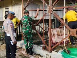 TNI-Polri dan Aparatur Kecamatan Gotong Royong Bersihkan Pekarangan Masjid Al Akbar