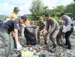 Jajaran Korem 012/TU Gaungkan Semangat Perang Terhadap Sampah di Tapaktuan