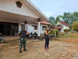 Wujudkan Lingkungan Asri, Babinsa Koramil 1203-07/Marau Hadiri Gotong Royong Jumat Bersih di Desa Air Upas