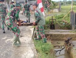 Aksi Bersih Satgas TMMD Warnai Kegiatan di Hari Minggu