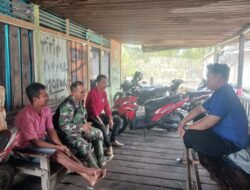 Jaga Kondusifitas Objek Vital, Babinsa Koramil 1203-15/Teluk Batang Gelar Komsos di Kawasan Pelabuhan