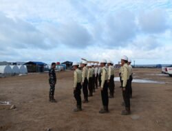 Tingkatkan Kedisiplinan, Babinsa Koramil 1203-08/PM Berikan Latihan PBB kepada Security PT DIB