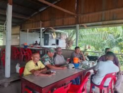 Babinsa Koramil 05/Panga Bahas Persiapan Ramadhan dengan Aparatur Desa