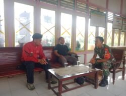 Pererat Kemanunggalan, Babinsa Koramil 1203-04/Simpang Hulu Sambangi Warga Dusun Terpurau