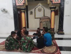 Kebersamaan Satgas TMMD dan Anak Desa Warnai Ramadhan di Beutong