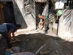 Babinsa Bantu Perbaiki Kamar Mandi SD di Darul Hikmah, Wujud Kepedulian TNI untuk Dunia Pendidikan