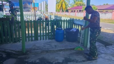 Manfaatkan Hari Libur, Jajaran Korem 012/TU Koramil Kluet Utara Bersihkan Pangkalan