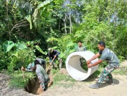 Satgas TMMD dan Warga Kompak di Tengah Panas