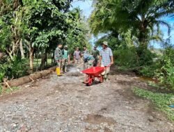 Satgas dan Warga Satukan Tekad Bangun Infrastruktur